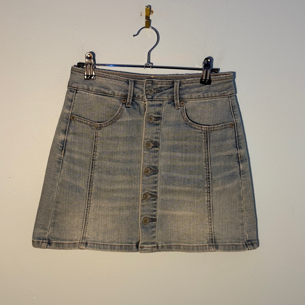 American Eagle Button Mini Skirt Hi-Rise Woman’s Light Wash Denim
